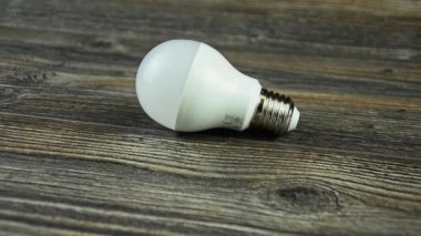 Enerji tasarruflu lamba ampul led. LED ampul.