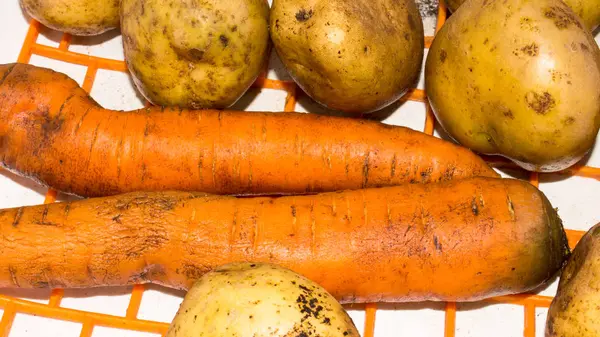 Les Légumes Pour Soupe Contexte Des Légumes Pommes Terre Carottes — Photo