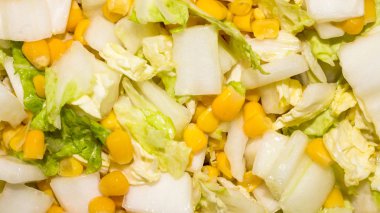 Mısır ile salata Pekin lahanası. Mısır ile Pekin lahanası..