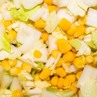 Mısır ile salata Pekin lahanası. Mısır ile Pekin lahanası..