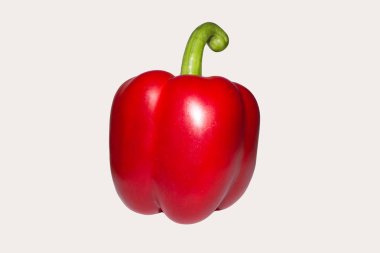 Beyaz arkaplanda Bulgar kırmızı biberi.
