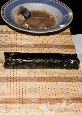 Suşi. Ev yapımı suşi. Suşinin geçmişi. Evde suşi hazırlamak..