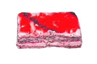 Beyaz arka planda kremalı ve meyveli bir dilim pasta..