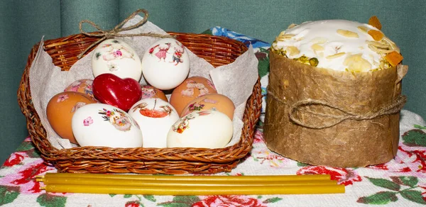 Velikonoční Vajíčka Velikonoční Koláček Velikonoční Sváteční Stůl — Stock fotografie