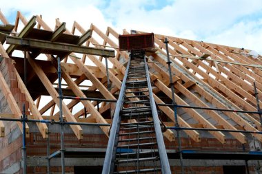 Roofings çatı Asansör ile