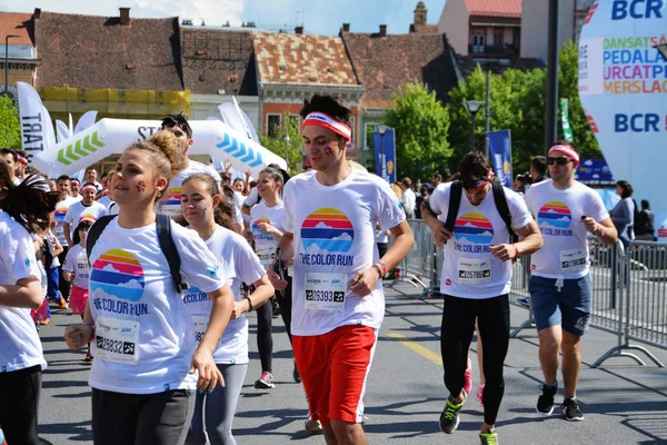 Färg kör deltagarna starta loppet — Stockfoto