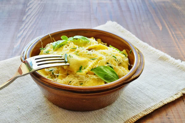 Massa Ravioli com queijo — Fotografia de Stock