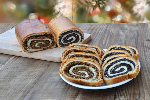 Poppy seed and walnut rolls — Stock Photo, Image