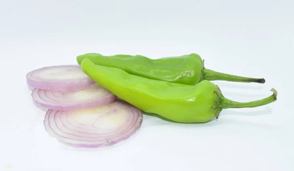 Pimienta Verde Fresca Sobre Fondo Blanco —  Fotos de Stock