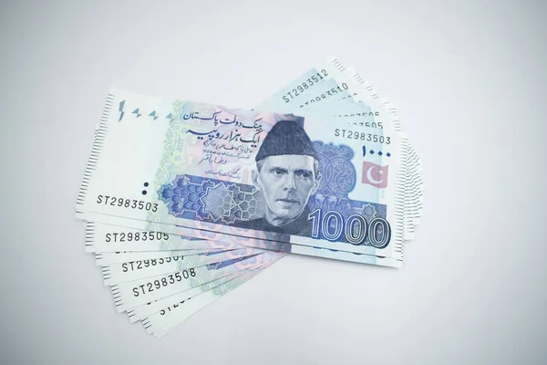 Pakistan para birimi, el ele tutuşan banknotlar, Pakistan bankası rupileri.