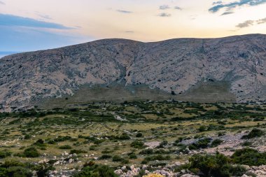 Gün batımında güzel Hırvatistan vadisi