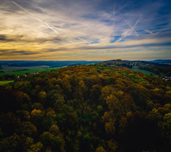 Impressionante céu nublado e natureza — Fotografia de Stock