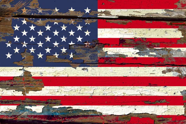 Tahtadaki eski musluklu Amerikan bayrağı.