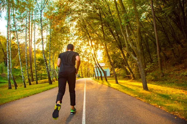 Homme fitness lever du soleil jogging séance d'entraînement concept de bien-être . — Photo