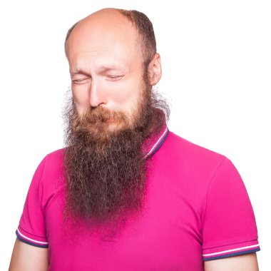 Üzgün adam ağlıyor.