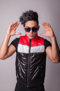 Genç seksi Ortadoğu moda modeli