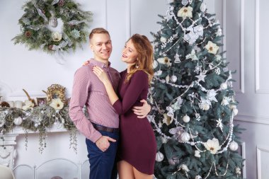 Mutlu çift yeni yılı kutluyor..