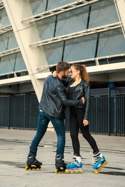 Beautiful roller skater couple with hipster style skating after the rain. — Stock Photo, Image