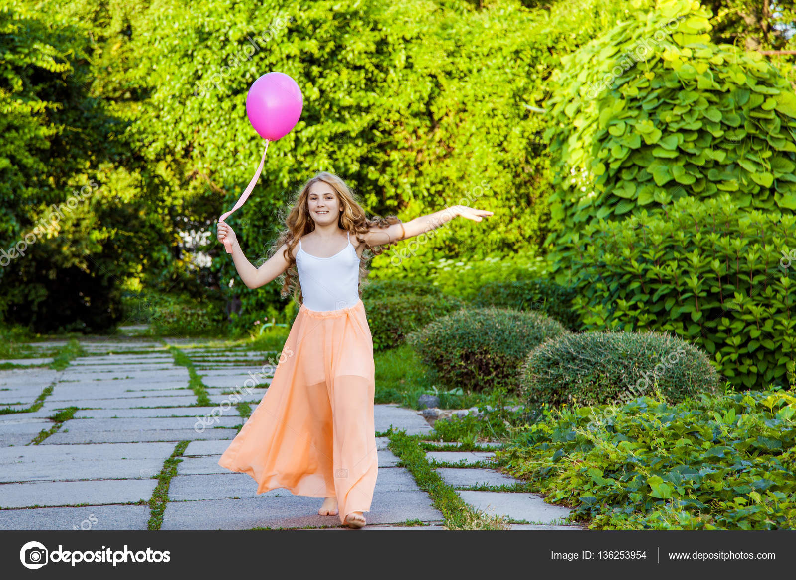 https://st3.depositphotos.com/1857171/13625/i/1600/depositphotos_136253954-stock-photo-beautiful-girl-with-balloon-have.jpg