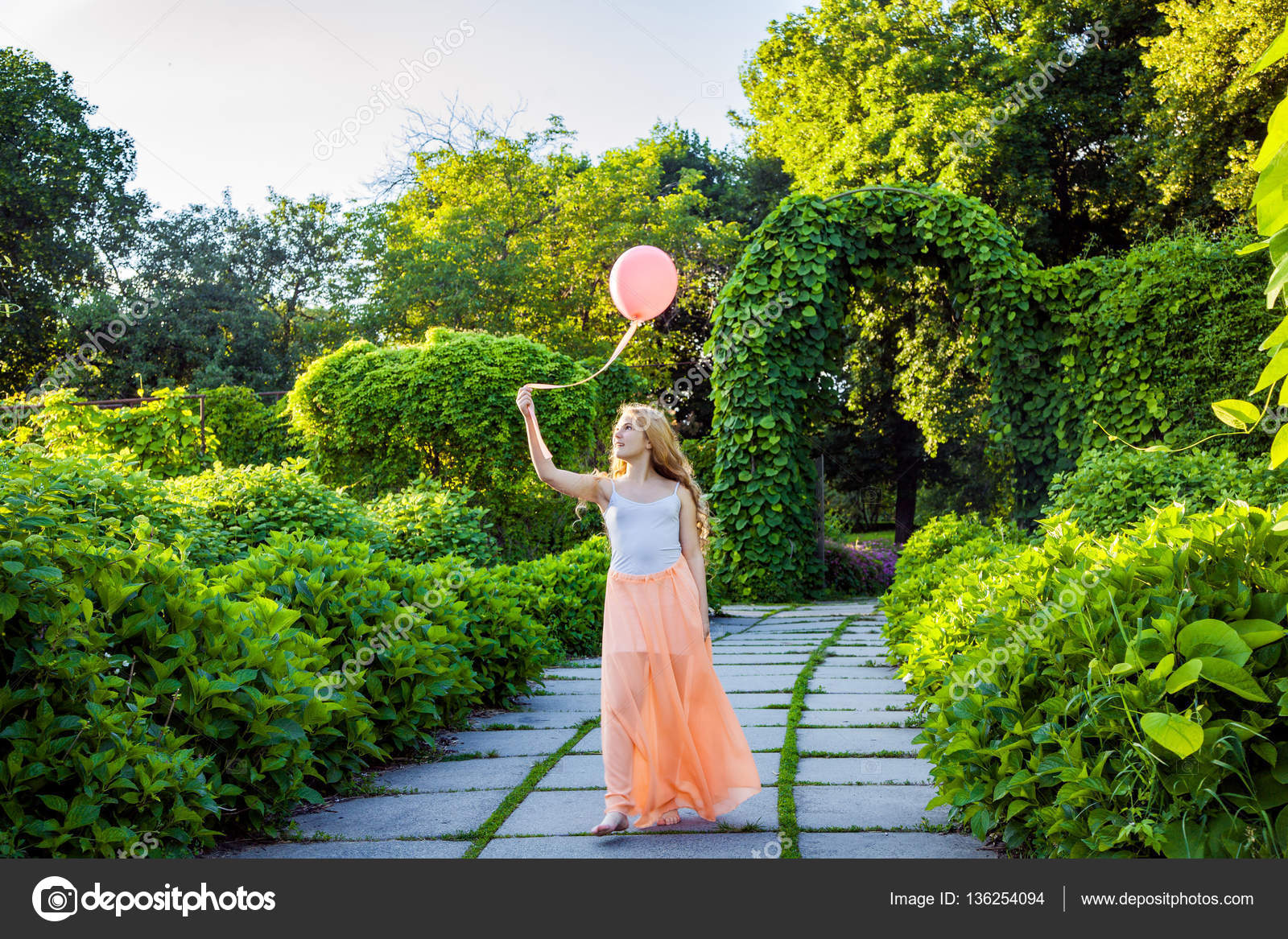 https://st3.depositphotos.com/1857171/13625/i/1600/depositphotos_136254094-stock-photo-beautiful-girl-with-balloon-have.jpg