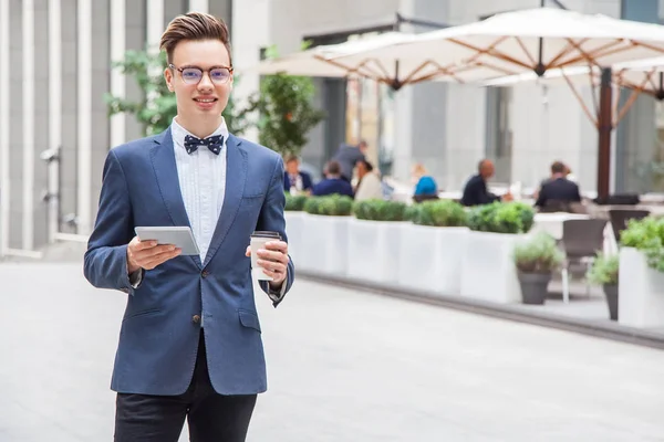 Empresario con estilo casual en la ciudad . —  Fotos de Stock