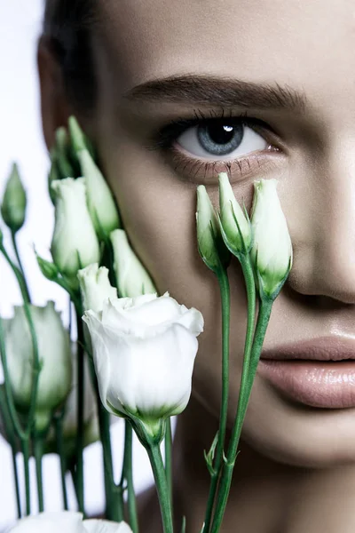 Calm Beauty Fashion Model Woman face. Portrait with white Rose flower. — Stock Photo, Image