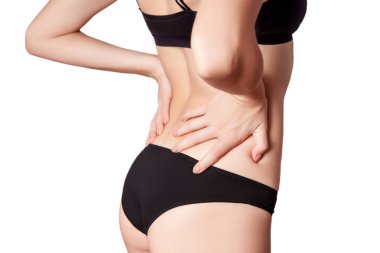 Sırt ağrısı olan genç bir kadın portre görünümü. 