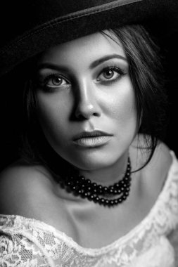 Klasik retro Güzellik Portresi. siyah ve beyaz fotoğraf