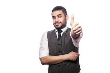 beyaz zemin üzerine yakışıklı işadamı.