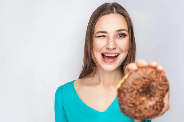 Portrait of beautiful girl with chocolate donuts. — Stock Photo, Image