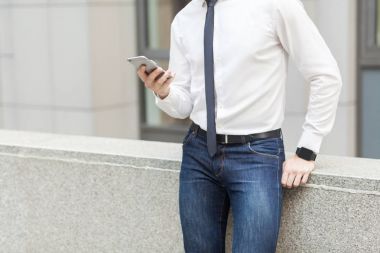 Akıllı telefon ve akıllı seyretmek kadar kapatın. Teknolojileri kavramı.