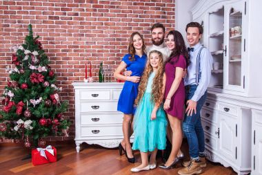 En iyi yeni yıl! En yakın arkadaşlarım Noel zamanında, eğlenceli ve seyir kameraya var.