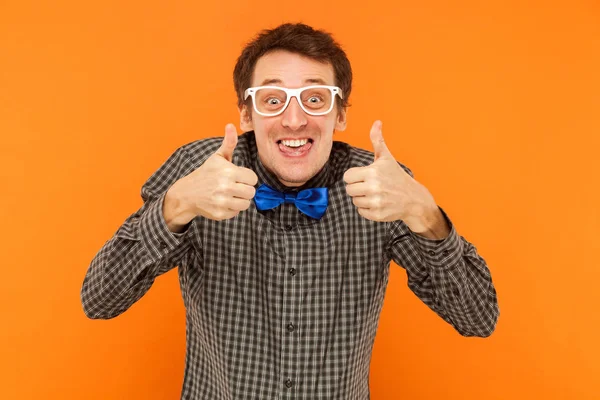 Deli scentist dilini ve başparmak yukarıya