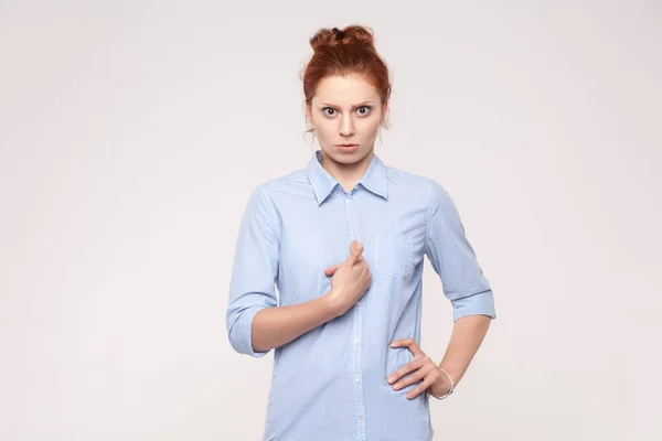 Its my problem? Red head lady boss, looking at camera with serio — Stock Photo, Image