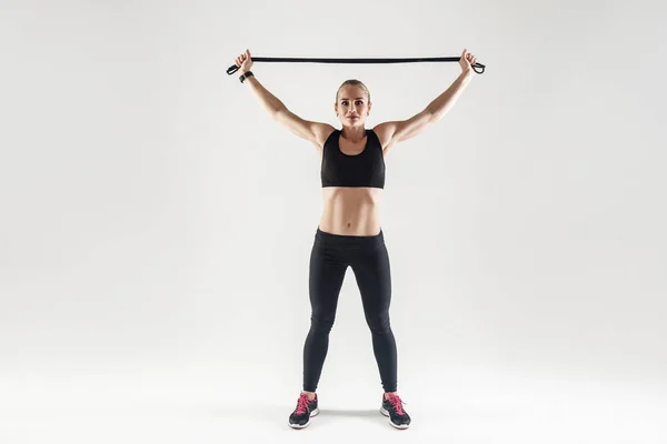 Athletic woman holding skipping rope — Stock Photo, Image