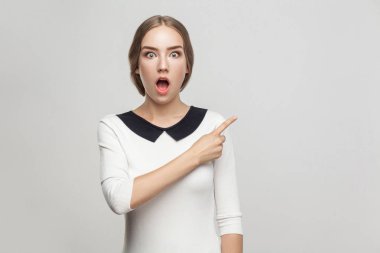 Kadın modeli gösteren duygular