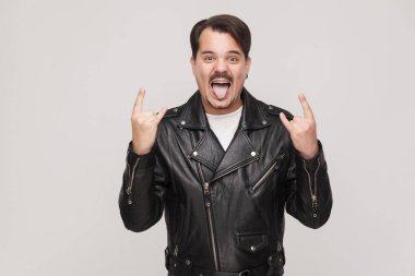 adam gösteren rock işareti