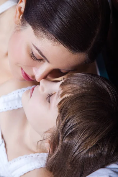 Mom and daughter in bedroom — Stock Photo, Image