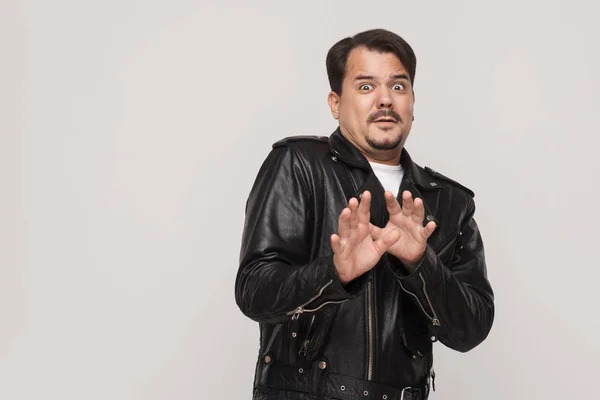 Hombre aterrador con ojos grandes —  Fotos de Stock