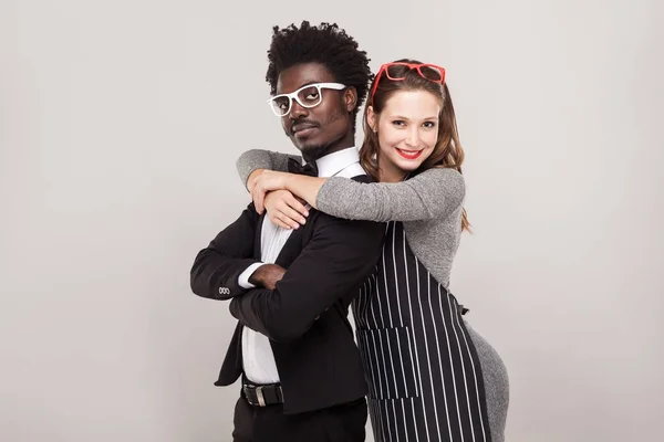 Happy couple hugging and looking at camera — Stock Photo, Image