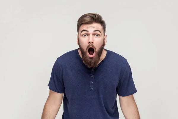 Shocked adult man — Stock Photo, Image