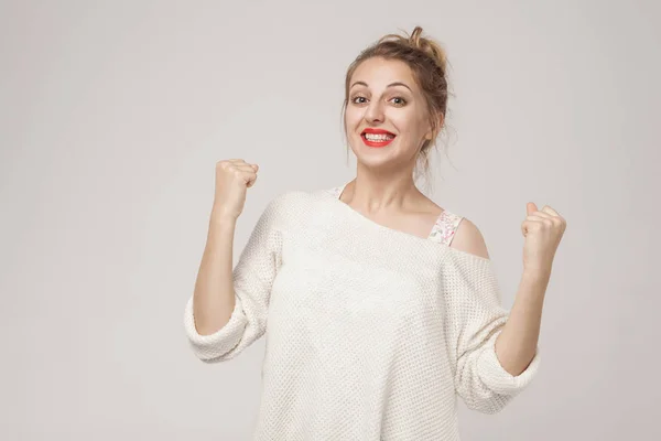 Femme Réussie Optimiste Réjouissant Victoire Plan Studio — Photo