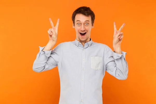 Peace Sign Happiness Young Adult Man Showing Peace Sign Camera — Stock Photo, Image