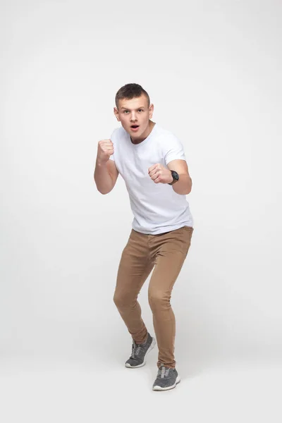 Boxen Junger Blonder Mann Kampfbereit Studioaufnahme Grauer Hintergrund — Stockfoto