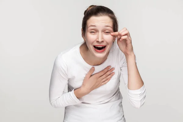 Uma Piada Engraçada Emocional Jovem Freackles Mulher Toothy Sorrindo Chorando — Fotografia de Stock