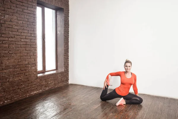 Bella Donna Fitness Facendo Posa Ashtanga Concetto Yoga — Foto Stock