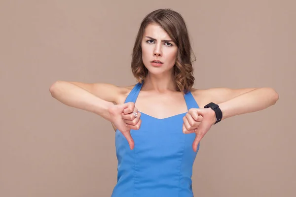 Well Dressed Lady Closed Eyes Doing Yoga Asana Light Brown — Stock Photo, Image