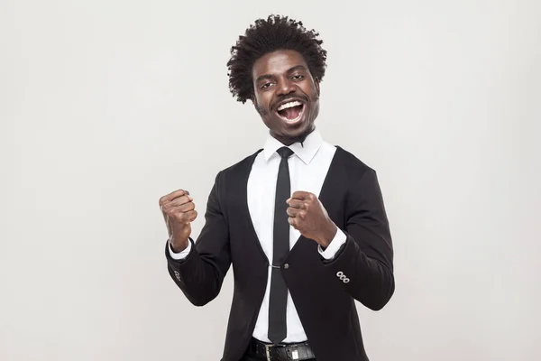 Bem Sucedido Otimista Afro Americano Empresário Regozijando Vitória — Fotografia de Stock