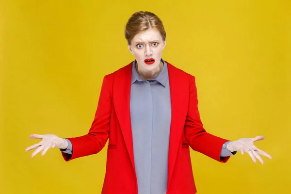 Femme Affaires Rousse Choquée Veste Rouge Avec Bouche Ouverte Les — Photo