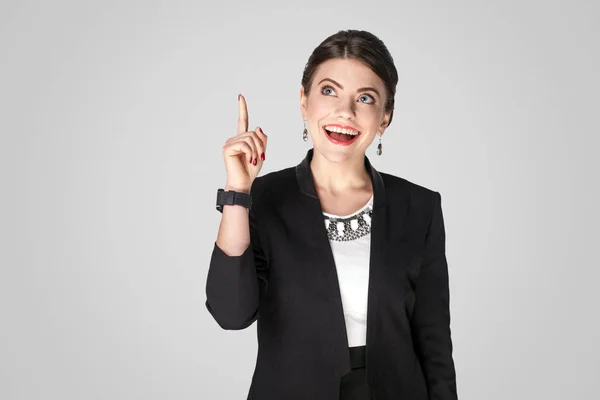 Affärskvinna Med Öppnade Munnen Pekande Finger Upp Idé Koncept — Stockfoto